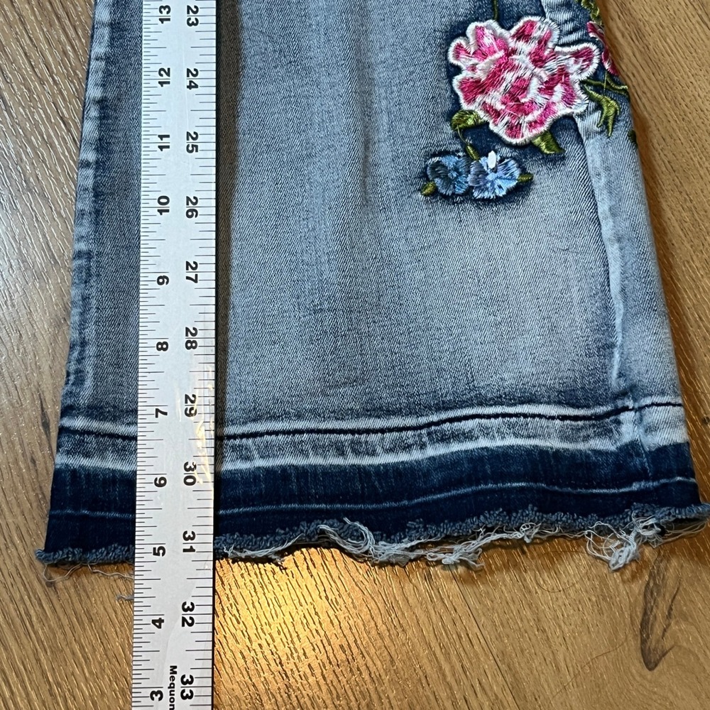 Womens Flare Jeans 29 Waist Light Wash Floral Embroidered Denim Raw Hem Boho - Picture 10 of 11